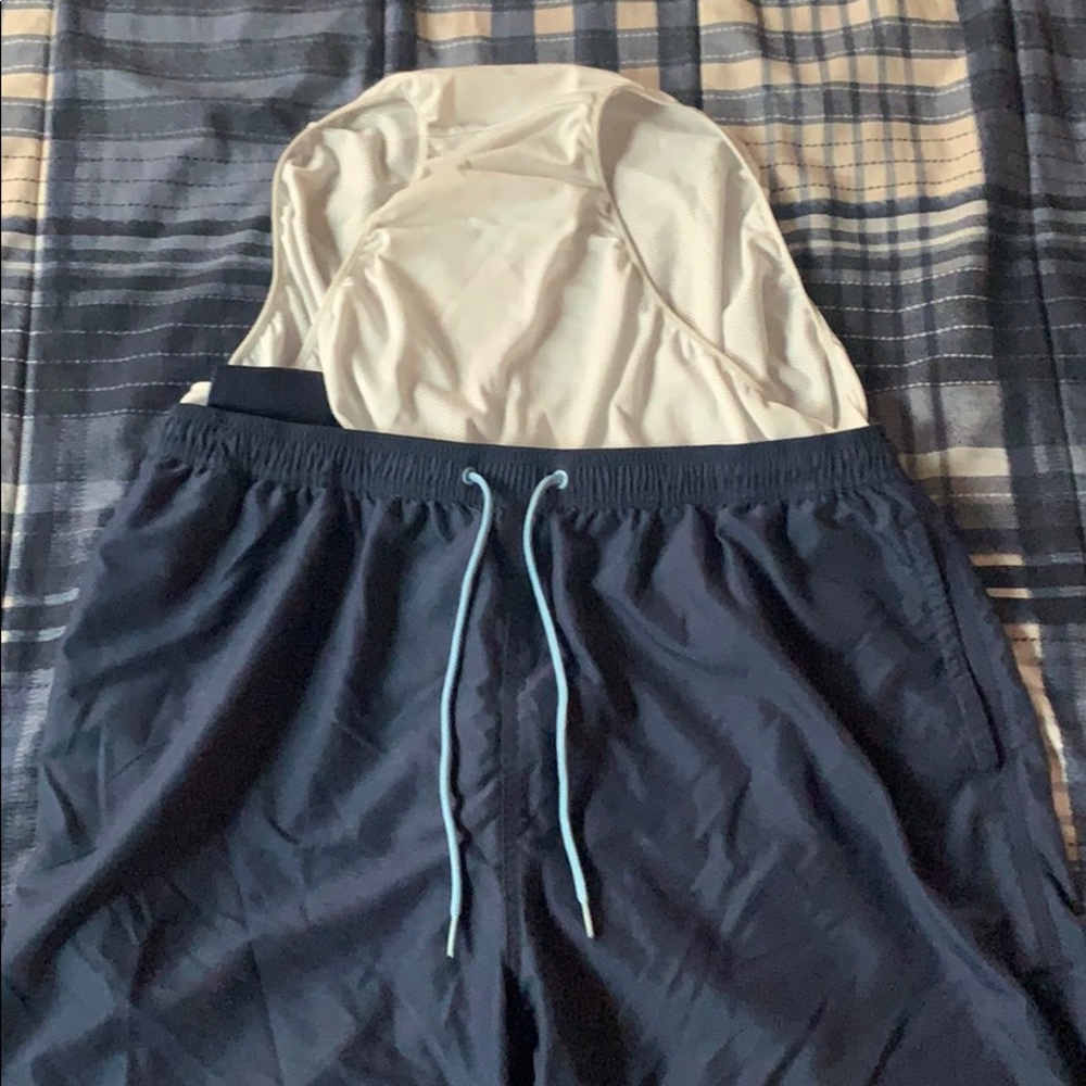Men’s XL Vineyard Vines swim